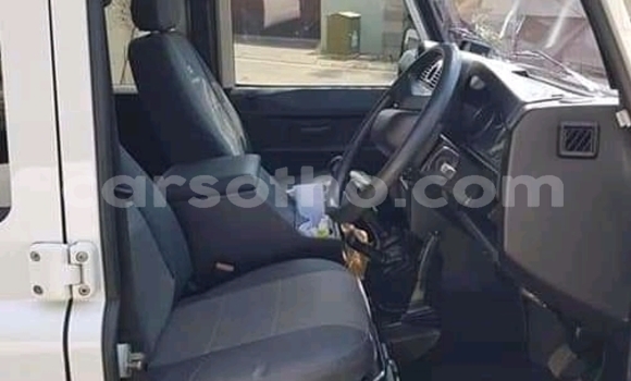 Acheter Occasion Voiture Land Rover Defender Blanc à Butha Buthe, Butha-Buthe Acheter Occasion Voiture Land Rover Defender Blanc à Butha Buthe, Butha-Buthe