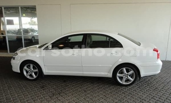 Sayi Na hannu Toyota Avensis White Mota in Maseru a Maseru Sayi Na hannu Toyota Avensis White Mota in Maseru a Maseru