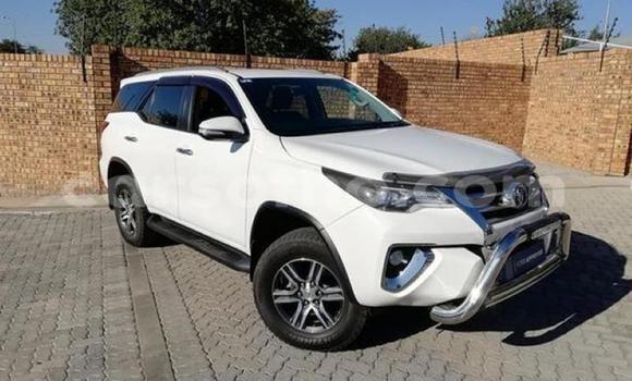 Buy Used Toyota Fortuner White Car in Maseru in Maseru Buy Used Toyota Fortuner White Car in Maseru in Maseru