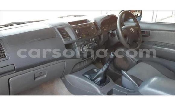 Sayi Na hannu Toyota Hilux White Mota in Maseru a Maseru Sayi Na hannu Toyota Hilux White Mota in Maseru a Maseru