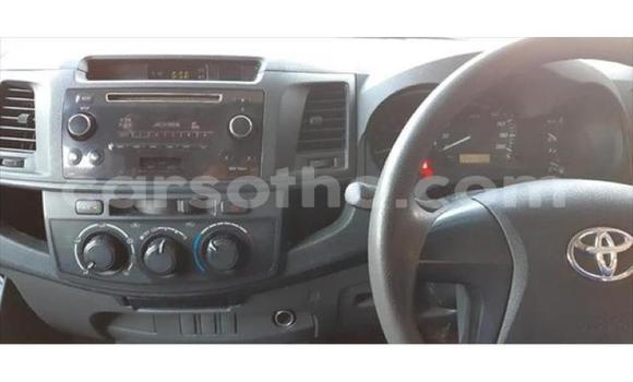 Sayi Na hannu Toyota Hilux White Mota in Maseru a Maseru Sayi Na hannu Toyota Hilux White Mota in Maseru a Maseru
