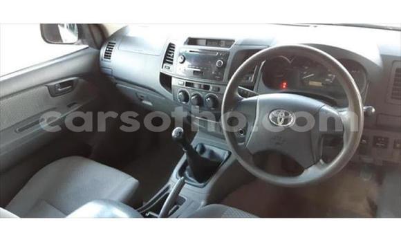 Sayi Na hannu Toyota Hilux White Mota in Maseru a Maseru Sayi Na hannu Toyota Hilux White Mota in Maseru a Maseru