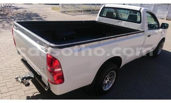 Sayi Na hannu Toyota Hilux White Mota in Maseru a Maseru Sayi Na hannu Toyota Hilux White Mota in Maseru a Maseru