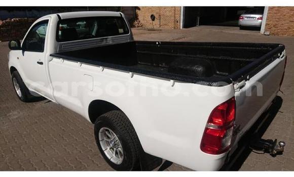 Sayi Na hannu Toyota Hilux White Mota in Maseru a Maseru Sayi Na hannu Toyota Hilux White Mota in Maseru a Maseru