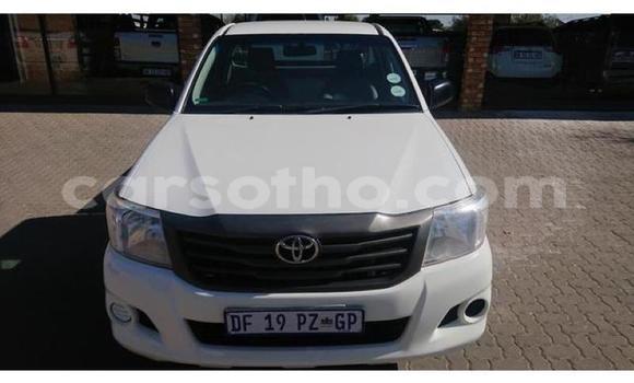 Sayi Na hannu Toyota Hilux White Mota in Maseru a Maseru Sayi Na hannu Toyota Hilux White Mota in Maseru a Maseru