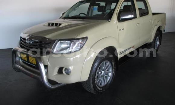 Sayi Na hannu Toyota Hilux Beige Mota in Maseru a Maseru Sayi Na hannu Toyota Hilux Beige Mota in Maseru a Maseru