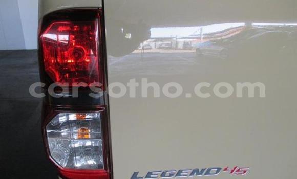Sayi Na hannu Toyota Hilux Beige Mota in Maseru a Maseru Sayi Na hannu Toyota Hilux Beige Mota in Maseru a Maseru
