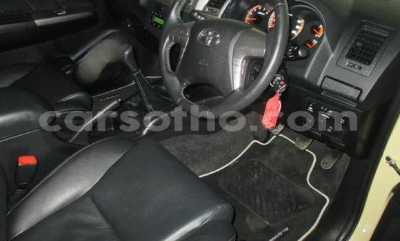 Sayi Na hannu Toyota Hilux Beige Mota in Maseru a Maseru Sayi Na hannu Toyota Hilux Beige Mota in Maseru a Maseru