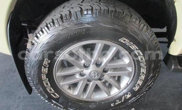 Sayi Na hannu Toyota Hilux Beige Mota in Maseru a Maseru Sayi Na hannu Toyota Hilux Beige Mota in Maseru a Maseru