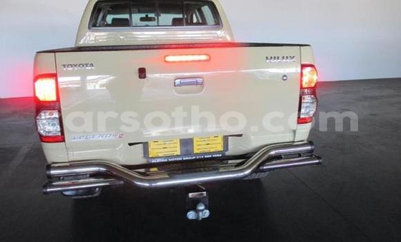 Sayi Na hannu Toyota Hilux Beige Mota in Maseru a Maseru Sayi Na hannu Toyota Hilux Beige Mota in Maseru a Maseru