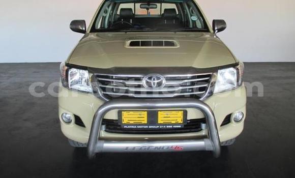 Sayi Na hannu Toyota Hilux Beige Mota in Maseru a Maseru Sayi Na hannu Toyota Hilux Beige Mota in Maseru a Maseru