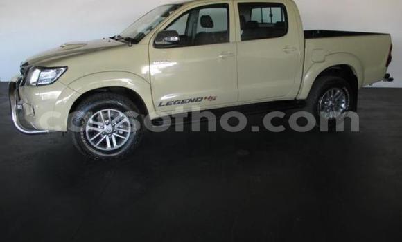 Sayi Na hannu Toyota Hilux Beige Mota in Maseru a Maseru Sayi Na hannu Toyota Hilux Beige Mota in Maseru a Maseru