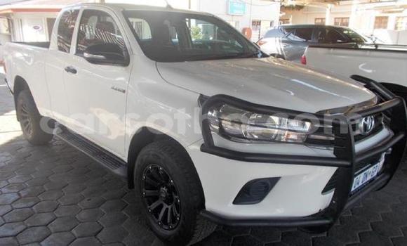 Acheter Occasion Voiture Toyota Hilux Blanc à Maputsoe, Leribe Acheter Occasion Voiture Toyota Hilux Blanc à Maputsoe, Leribe