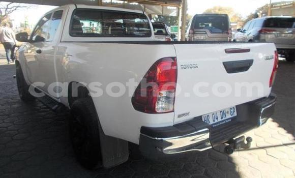 Acheter Occasion Voiture Toyota Hilux Blanc à Maputsoe, Leribe Acheter Occasion Voiture Toyota Hilux Blanc à Maputsoe, Leribe
