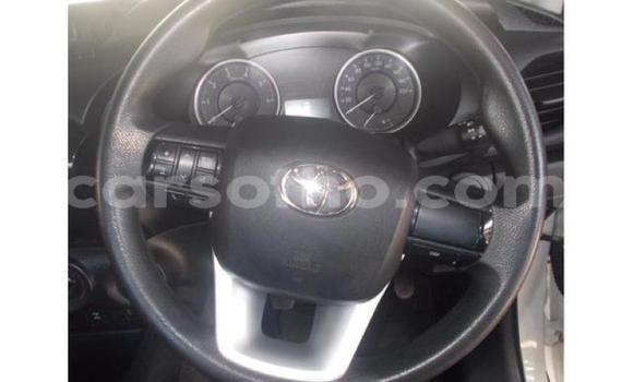 Acheter Occasion Voiture Toyota Hilux Blanc à Maputsoe, Leribe Acheter Occasion Voiture Toyota Hilux Blanc à Maputsoe, Leribe
