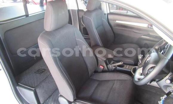 Sayi Na hannu Toyota Hilux White Mota in Maputsoa a Leribe Sayi Na hannu Toyota Hilux White Mota in Maputsoa a Leribe