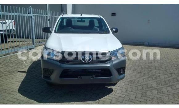 Sayi Na hannu Toyota Hilux White Mota in Butha Buthe a Butha-Buthe Sayi Na hannu Toyota Hilux White Mota in Butha Buthe a Butha-Buthe