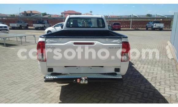 Sayi Na hannu Toyota Hilux White Mota in Butha Buthe a Butha-Buthe Sayi Na hannu Toyota Hilux White Mota in Butha Buthe a Butha-Buthe