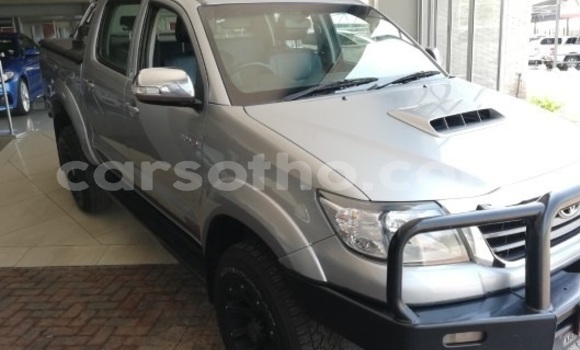 Sayi Na hannu Toyota Hilux Silver Mota in Butha–Buthe a Thaba-Tseka Sayi Na hannu Toyota Hilux Silver Mota in Butha–Buthe a Thaba-Tseka