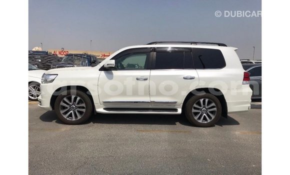 Buy Import Toyota Land Cruiser White Car in Import - Dubai in Maseru Buy Import Toyota Land Cruiser White Car in Import - Dubai in Maseru