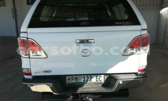 Sayi Na hannu Mazda BT-50 White Mota in Maseru a Maseru Sayi Na hannu Mazda BT-50 White Mota in Maseru a Maseru