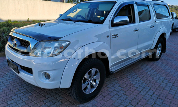 Sayi Na hannu Toyota Hilux White Mota in Maseru a Maseru Sayi Na hannu Toyota Hilux White Mota in Maseru a Maseru