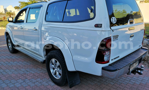 Sayi Na hannu Toyota Hilux White Mota in Maseru a Maseru Sayi Na hannu Toyota Hilux White Mota in Maseru a Maseru