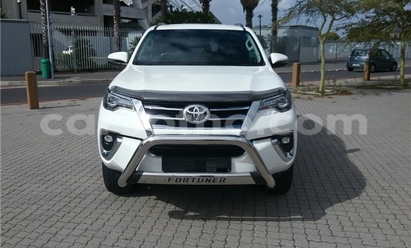 Acheter Occasion Voiture Toyota Fortuner Blanc à Maseru, Maseru Acheter Occasion Voiture Toyota Fortuner Blanc à Maseru, Maseru
