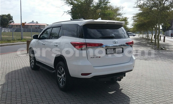 Acheter Occasion Voiture Toyota Fortuner Blanc à Maseru, Maseru Acheter Occasion Voiture Toyota Fortuner Blanc à Maseru, Maseru