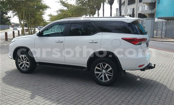 Acheter Occasion Voiture Toyota Fortuner Blanc à Maseru, Maseru Acheter Occasion Voiture Toyota Fortuner Blanc à Maseru, Maseru