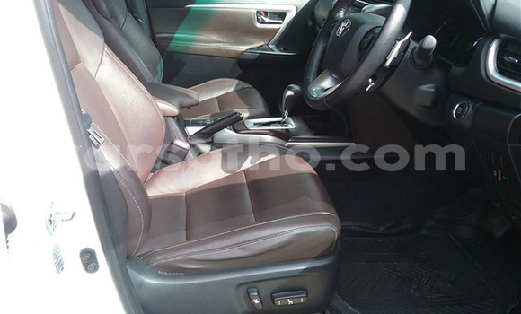 Acheter Occasion Voiture Toyota Fortuner Blanc à Maseru, Maseru Acheter Occasion Voiture Toyota Fortuner Blanc à Maseru, Maseru