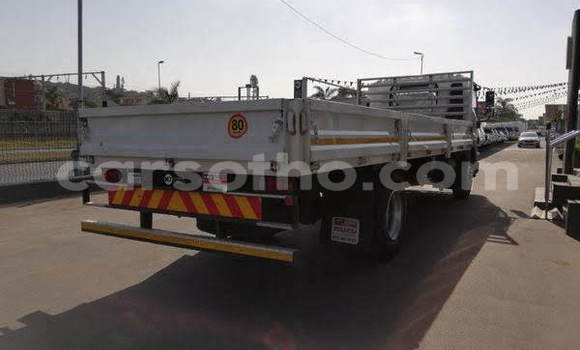 Sayi Na hannu Isuzu FTR 850 White Babbar mota in Butha Buthe a Butha-Buthe Sayi Na hannu Isuzu FTR 850 White Babbar mota in Butha Buthe a Butha-Buthe