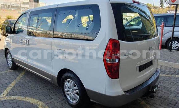 Sayi Na hannu Hyundai H1 White Mota in Butha Buthe a Butha-Buthe Sayi Na hannu Hyundai H1 White Mota in Butha Buthe a Butha-Buthe