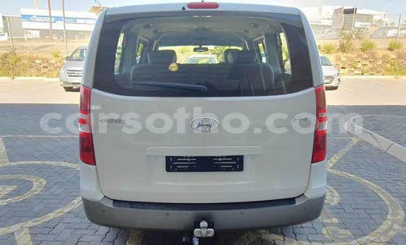 Sayi Na hannu Hyundai H1 White Mota in Butha Buthe a Butha-Buthe Sayi Na hannu Hyundai H1 White Mota in Butha Buthe a Butha-Buthe