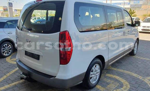 Sayi Na hannu Hyundai H1 White Mota in Butha Buthe a Butha-Buthe Sayi Na hannu Hyundai H1 White Mota in Butha Buthe a Butha-Buthe