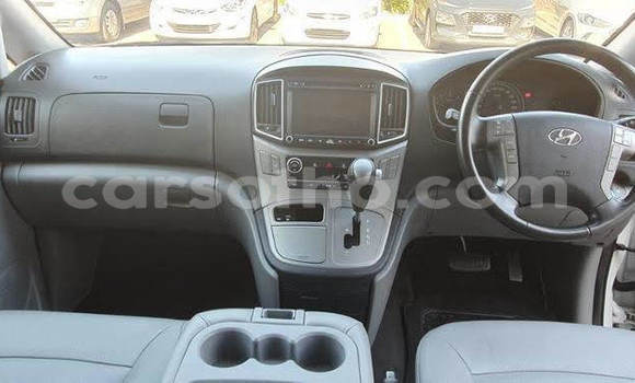 Sayi Na hannu Hyundai H1 White Mota in Butha Buthe a Butha-Buthe Sayi Na hannu Hyundai H1 White Mota in Butha Buthe a Butha-Buthe