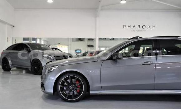Acheter Occasion Voiture Mercedes-Benz E–Class Gris à Maputsoa, Leribe Acheter Occasion Voiture Mercedes-Benz E–Class Gris à Maputsoa, Leribe