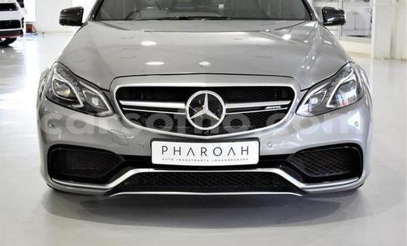 Acheter Occasion Voiture Mercedes-Benz E–Class Gris à Maputsoa, Leribe Acheter Occasion Voiture Mercedes-Benz E–Class Gris à Maputsoa, Leribe