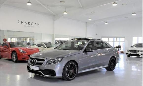 Acheter Occasion Voiture Mercedes-Benz E–Class Gris à Maputsoa, Leribe Acheter Occasion Voiture Mercedes-Benz E–Class Gris à Maputsoa, Leribe
