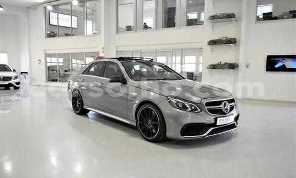 Acheter Occasion Voiture Mercedes-Benz E–Class Gris à Maputsoa, Leribe Acheter Occasion Voiture Mercedes-Benz E–Class Gris à Maputsoa, Leribe