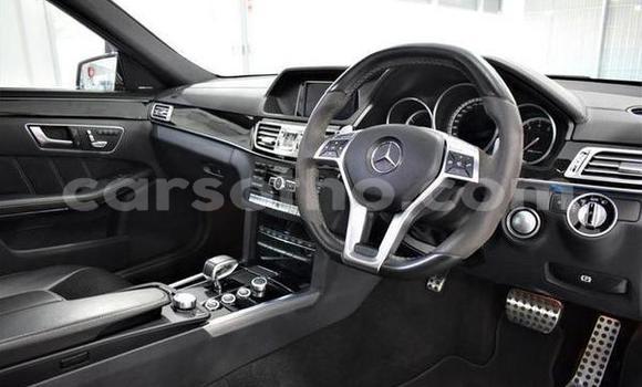 Acheter Occasion Voiture Mercedes-Benz E–Class Gris à Maputsoa, Leribe Acheter Occasion Voiture Mercedes-Benz E–Class Gris à Maputsoa, Leribe