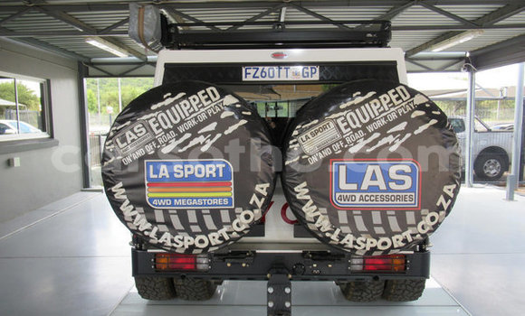 Sayi Na hannu Toyota Land Cruiser Prado Other Mota in Maputsoa a Leribe Sayi Na hannu Toyota Land Cruiser Prado Other Mota in Maputsoa a Leribe