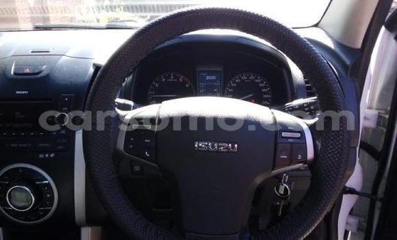 Acheter Occasion Voiture Isuzu KB Blanc à Maputsoe, Leribe Acheter Occasion Voiture Isuzu KB Blanc à Maputsoe, Leribe