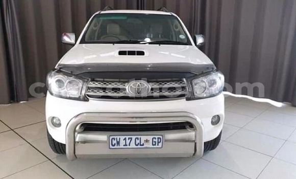 Buy Used Toyota Fortuner White Car in Peka in Leribe Buy Used Toyota Fortuner White Car in Peka in Leribe