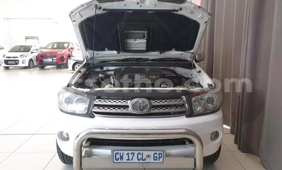 Buy Used Toyota Fortuner White Car in Peka in Leribe Buy Used Toyota Fortuner White Car in Peka in Leribe
