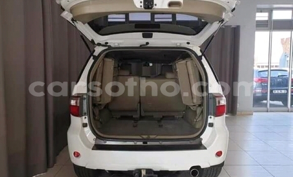 Buy Used Toyota Fortuner White Car in Peka in Leribe Buy Used Toyota Fortuner White Car in Peka in Leribe