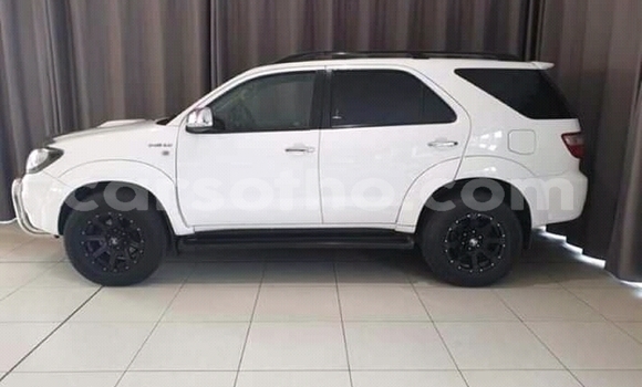 Buy Used Toyota Fortuner White Car in Peka in Leribe Buy Used Toyota Fortuner White Car in Peka in Leribe