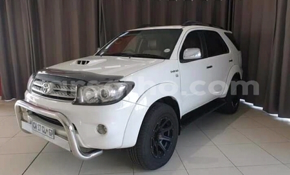 Buy Used Toyota Fortuner White Car in Peka in Leribe Buy Used Toyota Fortuner White Car in Peka in Leribe