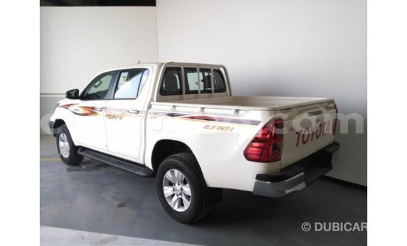 Sayi Imported Toyota Hilux White Mota in Import - Dubai a Maseru Sayi Imported Toyota Hilux White Mota in Import - Dubai a Maseru