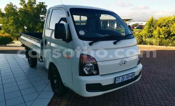Acheter Occasion Voiture Hyundai H1 Blanc à Maputsoe, Leribe Acheter Occasion Voiture Hyundai H1 Blanc à Maputsoe, Leribe